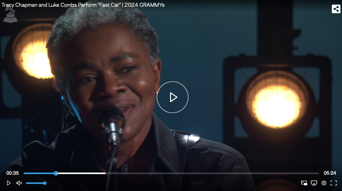 A screenshot of Tracy Chapman performing at the Grammys.